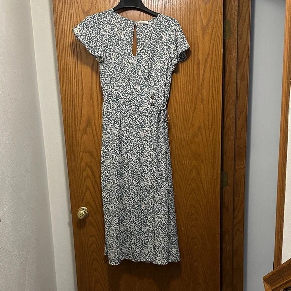 Sienna Sky Green and White Floral Midi Dress - Picture 1 of 7